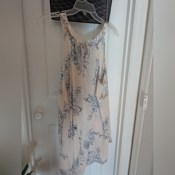 BNWT Torrid Size 2 - Blush Pink Halter Neck Flowy Top - Picture 2 of 4